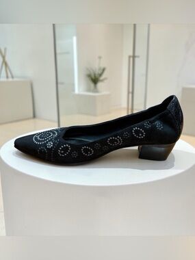 NEW, France Mode, Black Embroidered Pointed Toe Pumps, EU 38, Made in France